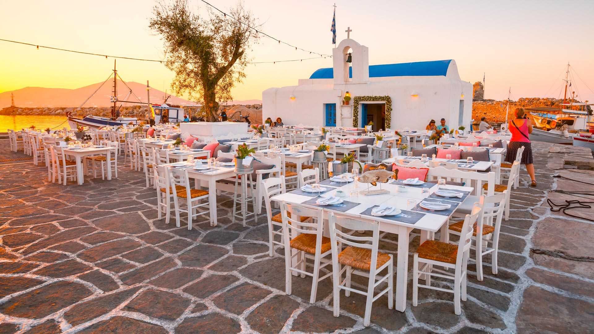 A nice tavern in the island of Paros